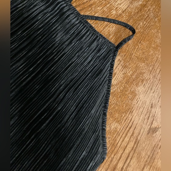 👚(bundle 4 items w/👚for $16) Black ribbed top - Picture 4 of 9